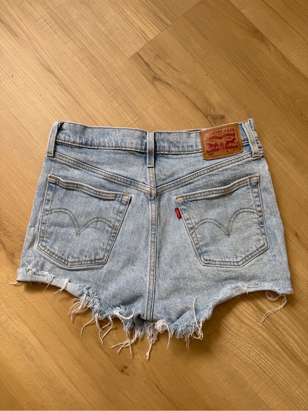 Levi’s 501 Original High Rise Distressed Cutoff Denim Shorts W28 - Picture 4 of 6